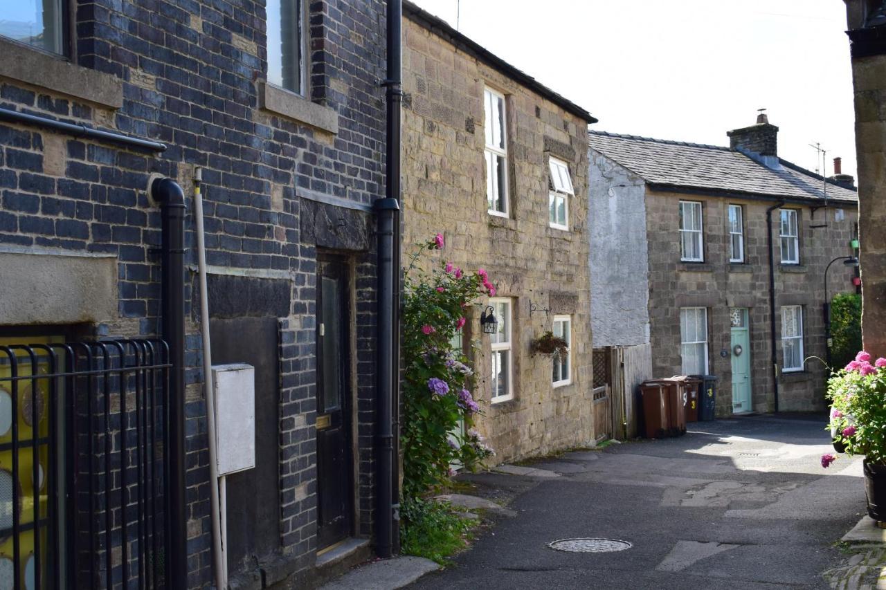 The Buxton Retreat A Luxurious 3-Storey Townhouse With Four Poster Bed And Double Jacuzzi Bath" Extérieur photo