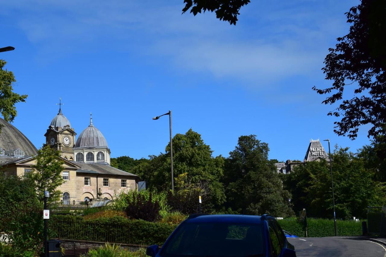 The Buxton Retreat A Luxurious 3-Storey Townhouse With Four Poster Bed And Double Jacuzzi Bath" Extérieur photo