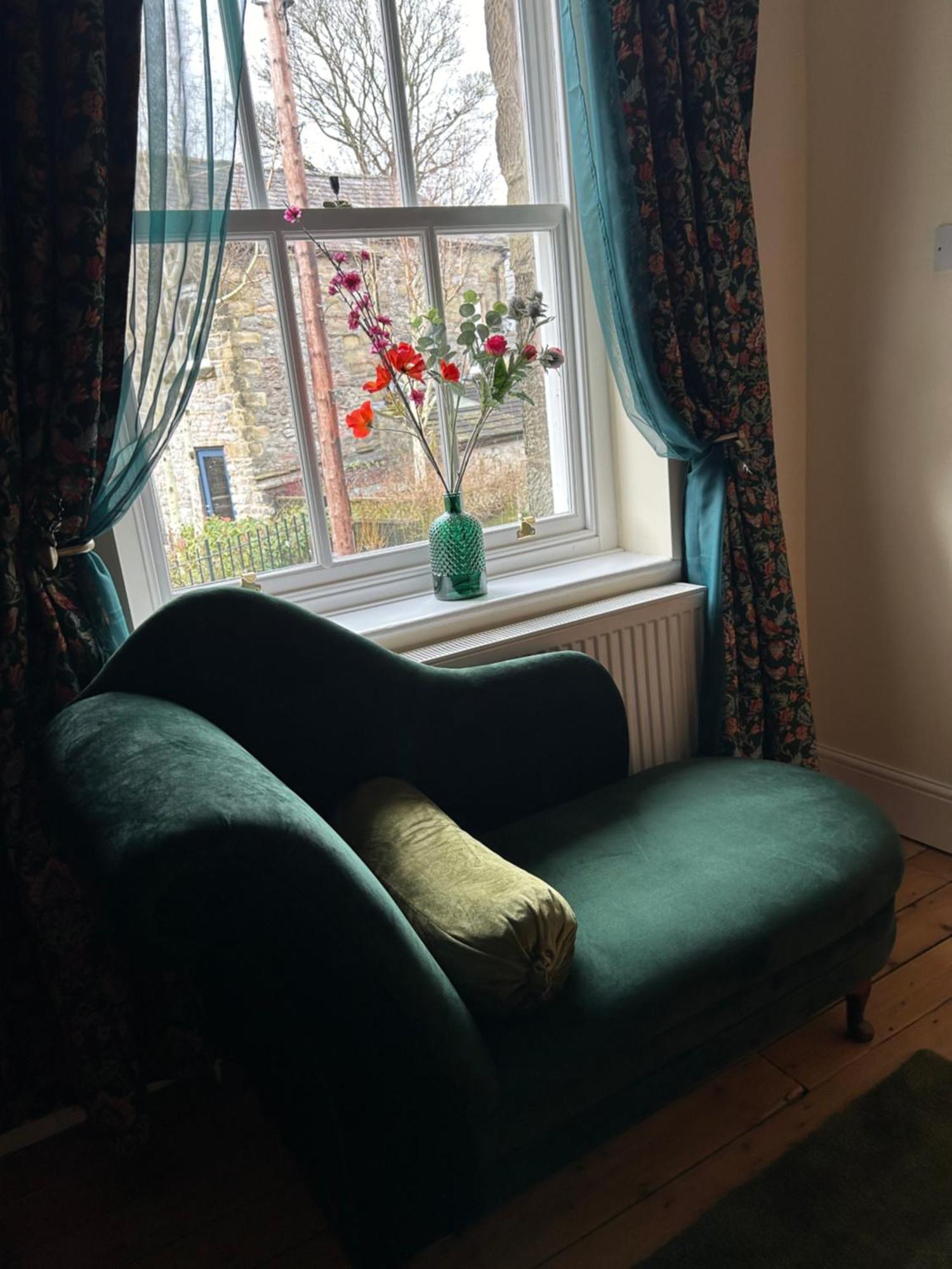The Buxton Retreat A Luxurious 3-Storey Townhouse With Four Poster Bed And Double Jacuzzi Bath" Extérieur photo