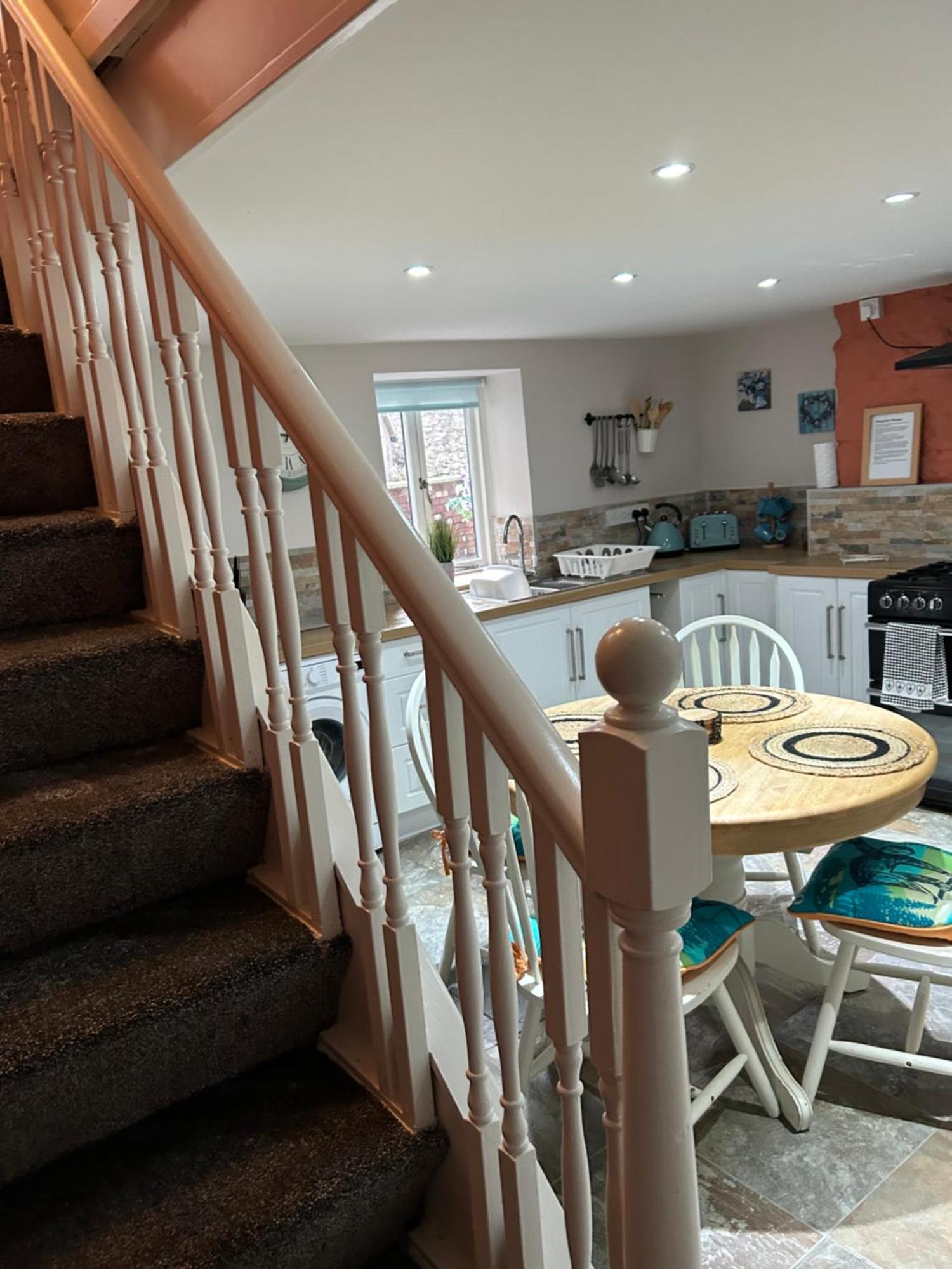 The Buxton Retreat A Luxurious 3-Storey Townhouse With Four Poster Bed And Double Jacuzzi Bath" Extérieur photo